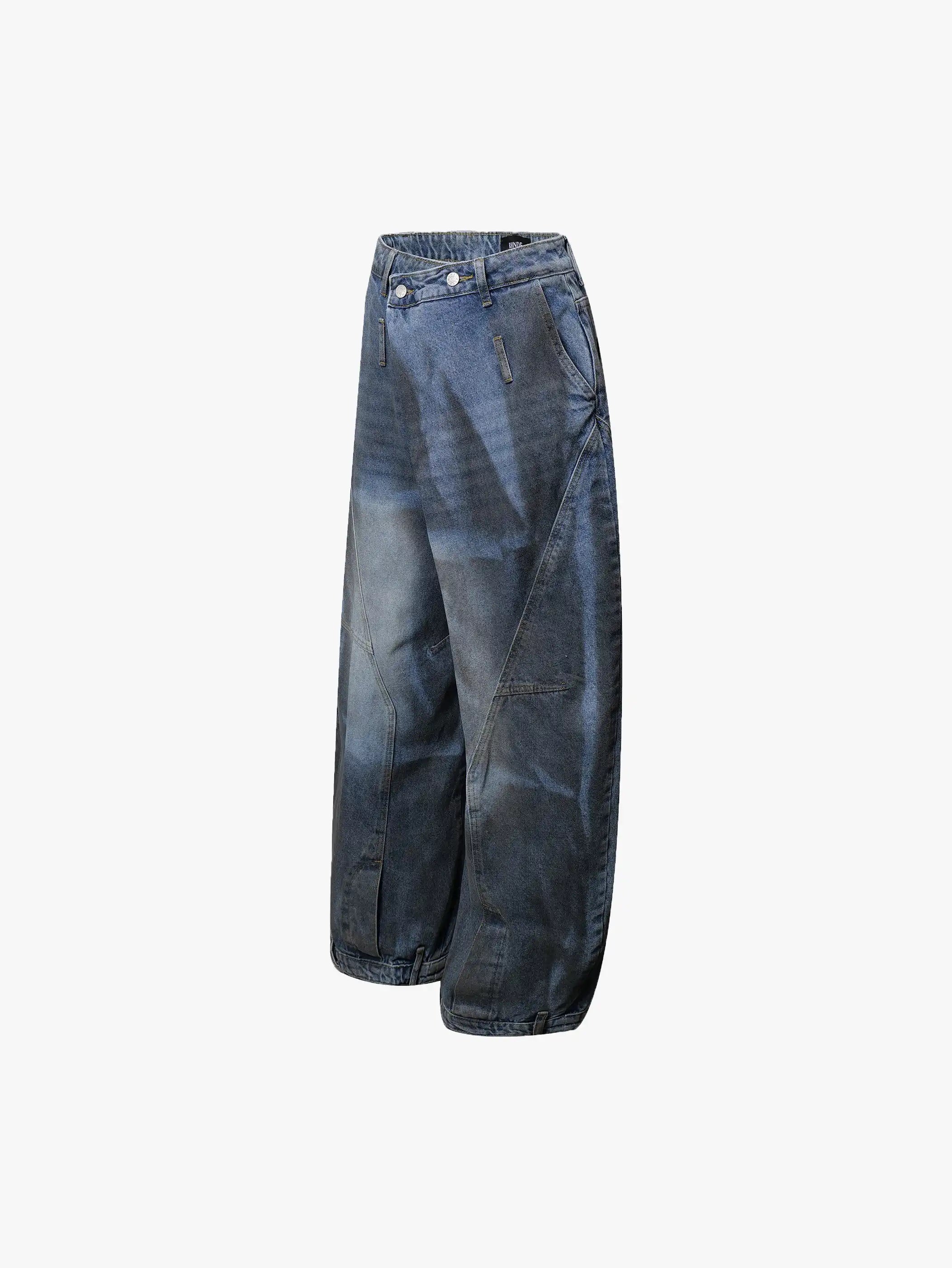 Pantalon cargo large en denim délavé avec décoloration artistique et détails de couture