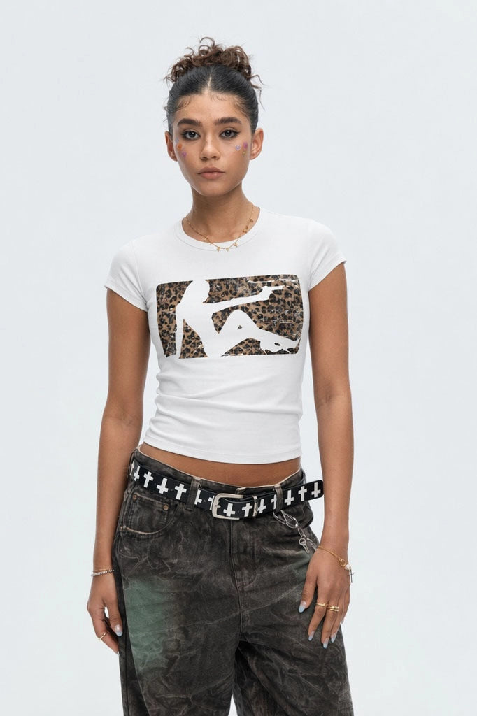 Camiseta corta ajustada "Jesús gótico desgastado"-547