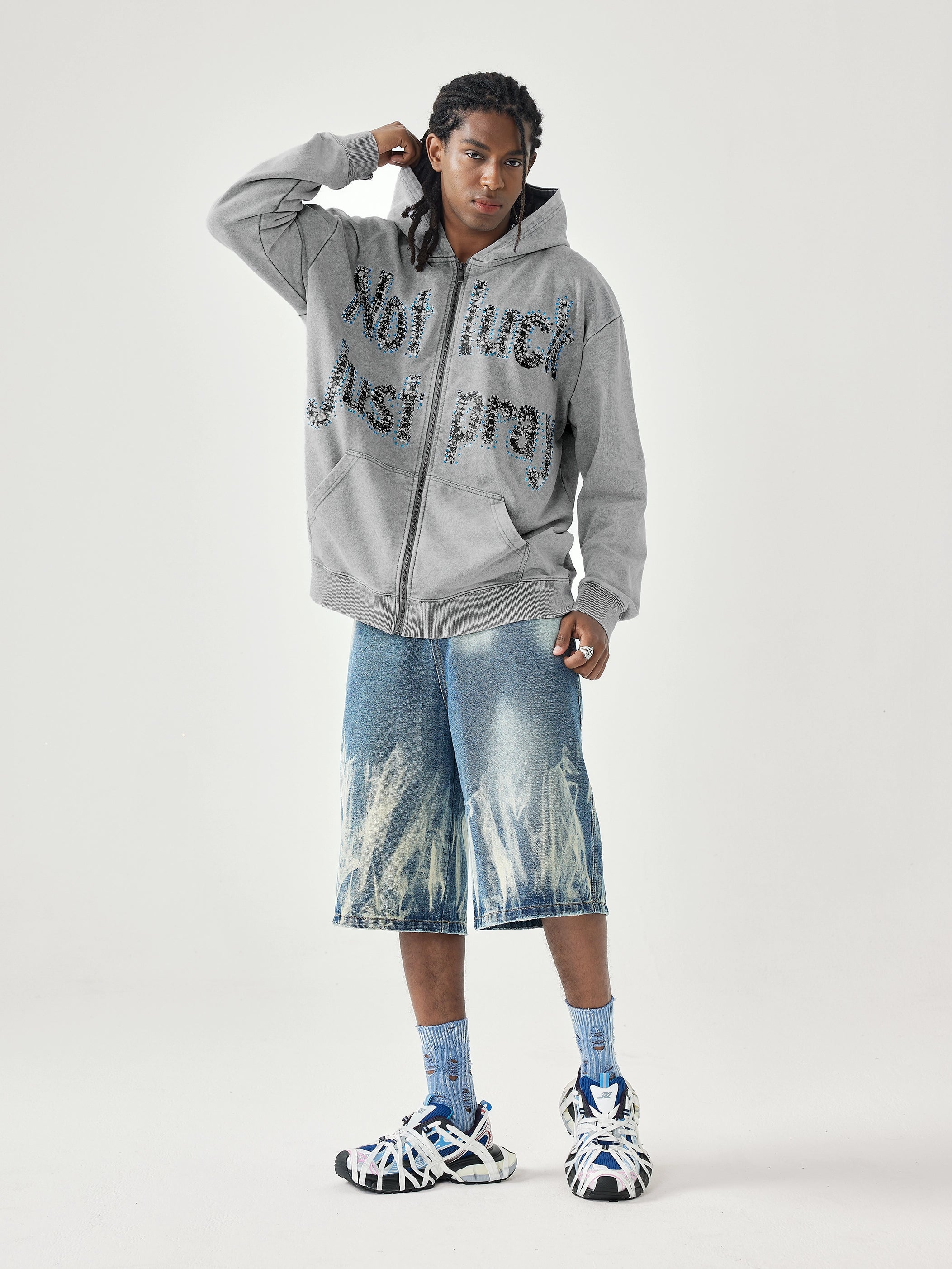 Sudadera con capucha gris Double Crazy con gráfico de texto "Not Luck Just Pray" de cristal
