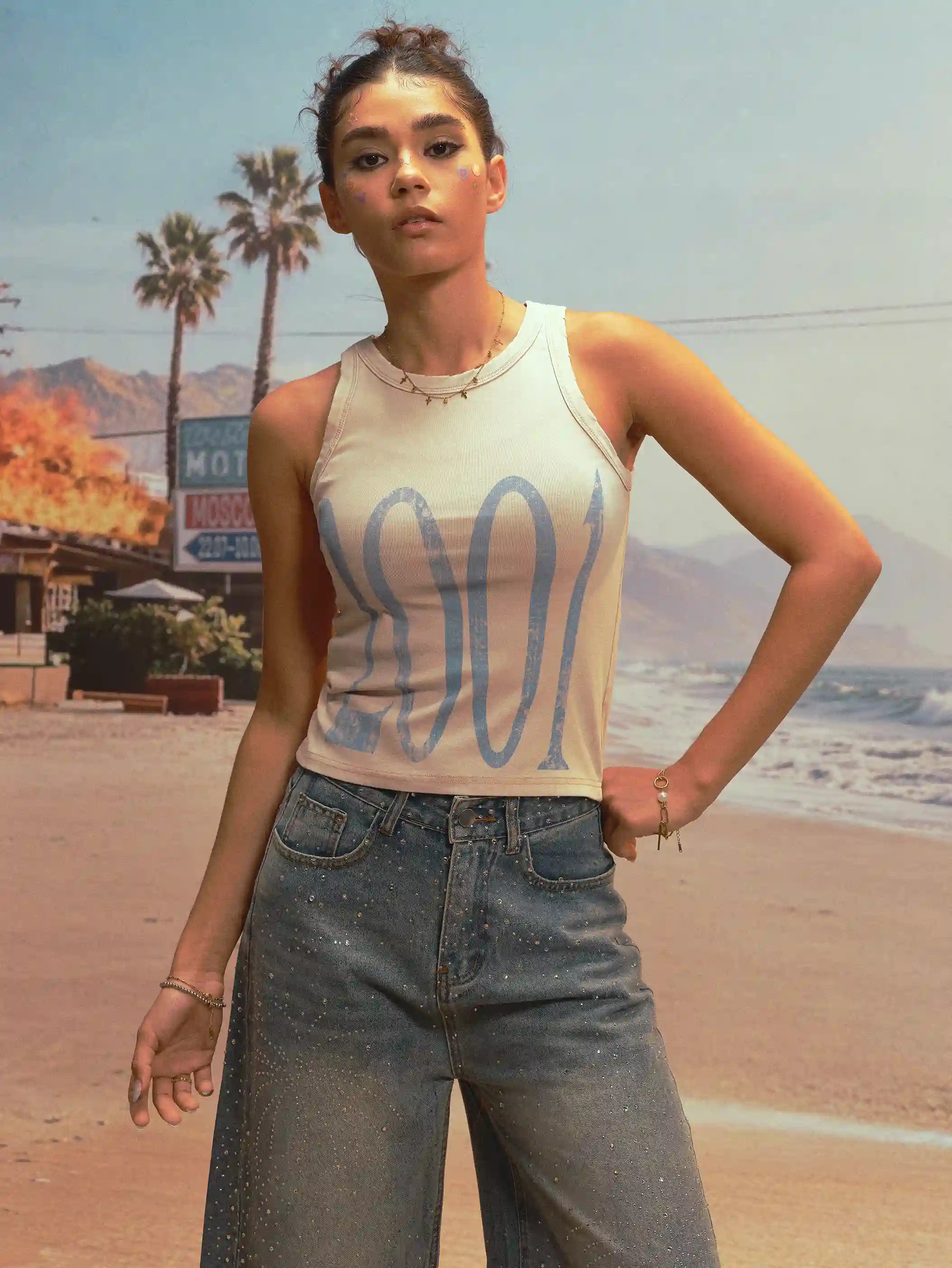 Camiseta sin mangas ajustada efecto envejecido 2001 Y2K-524