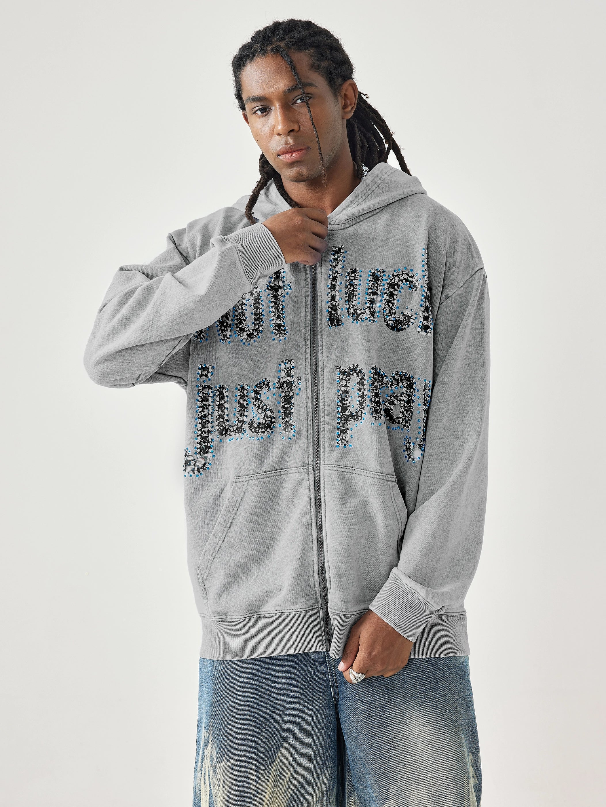 Sudadera con capucha gris Double Crazy con gráfico de texto "Not Luck Just Pray" de cristal