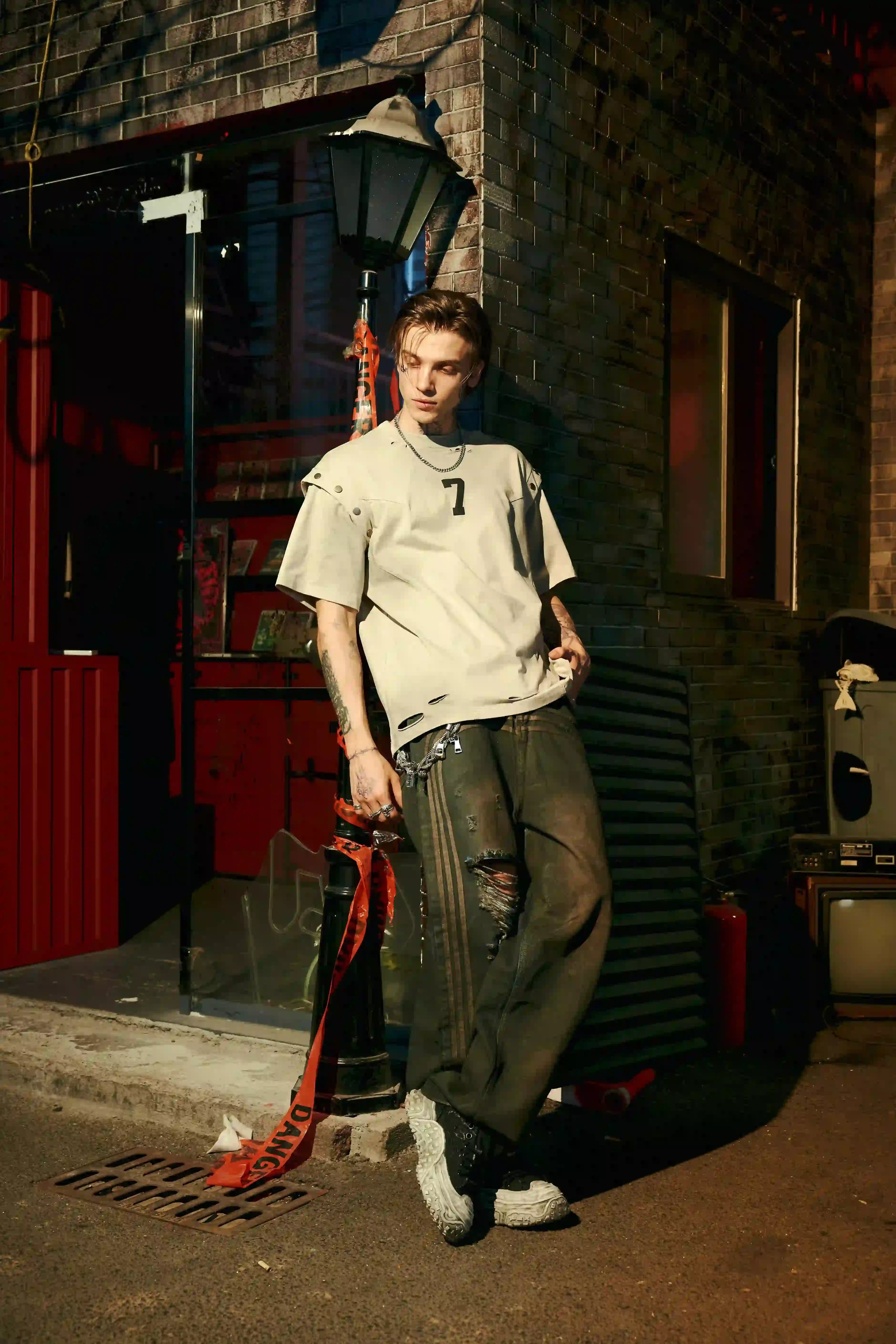 Number 7 Metal Ring T-shirt-S1009