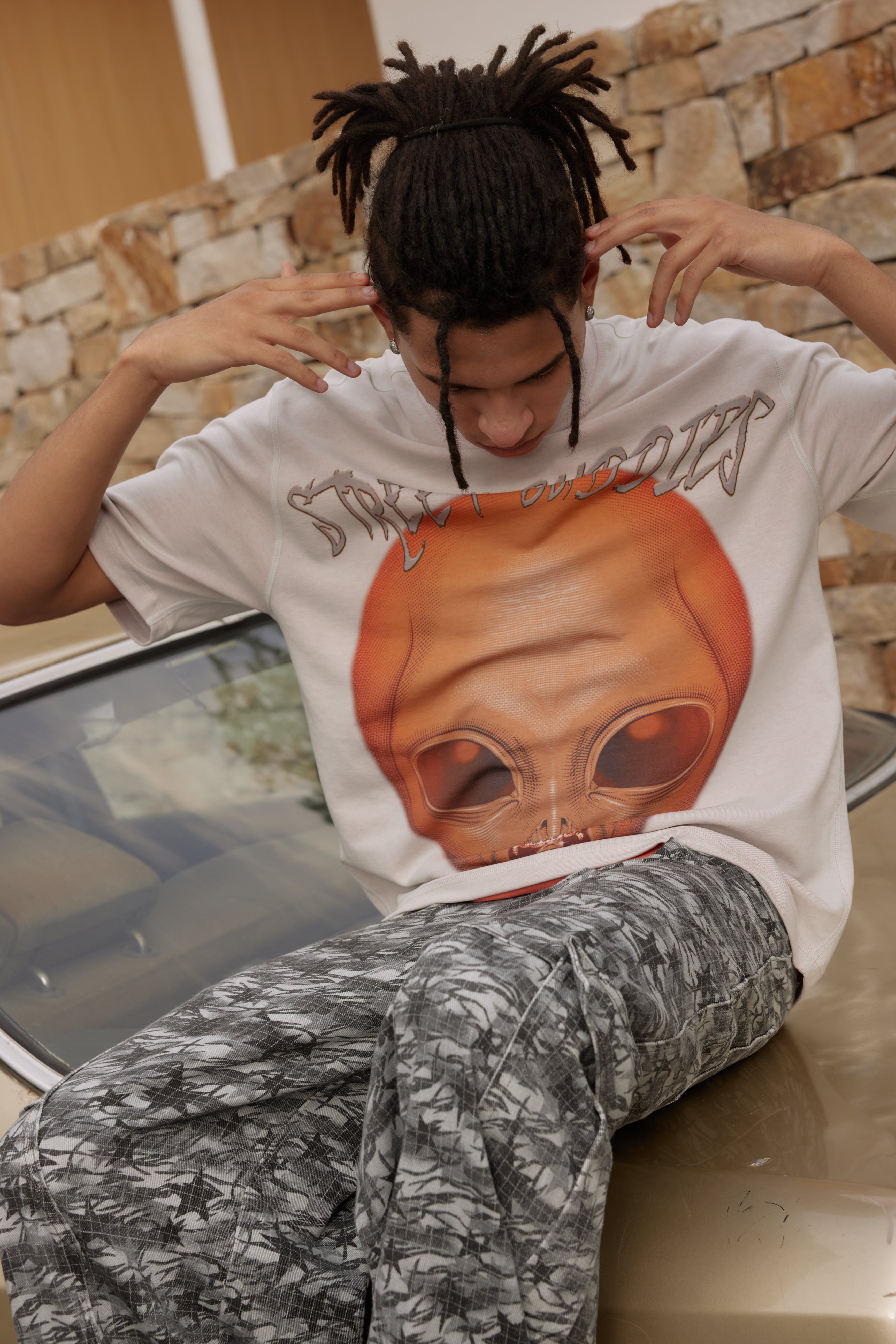 Double-Sided Two-Tone Alien Street Buddies T-shirt-248