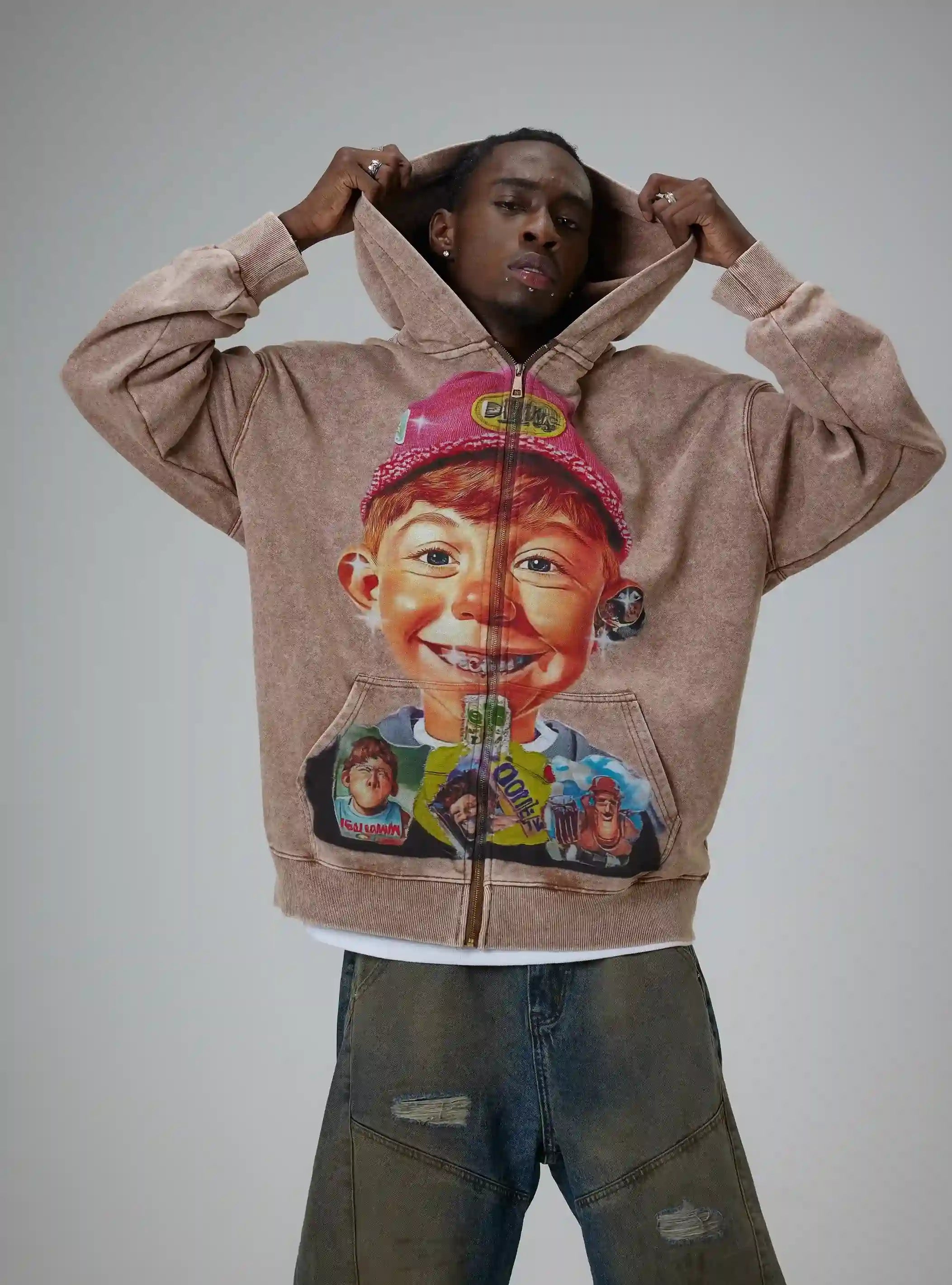 Sudadera retro marrón con dibujo de niño y estampado gráfico