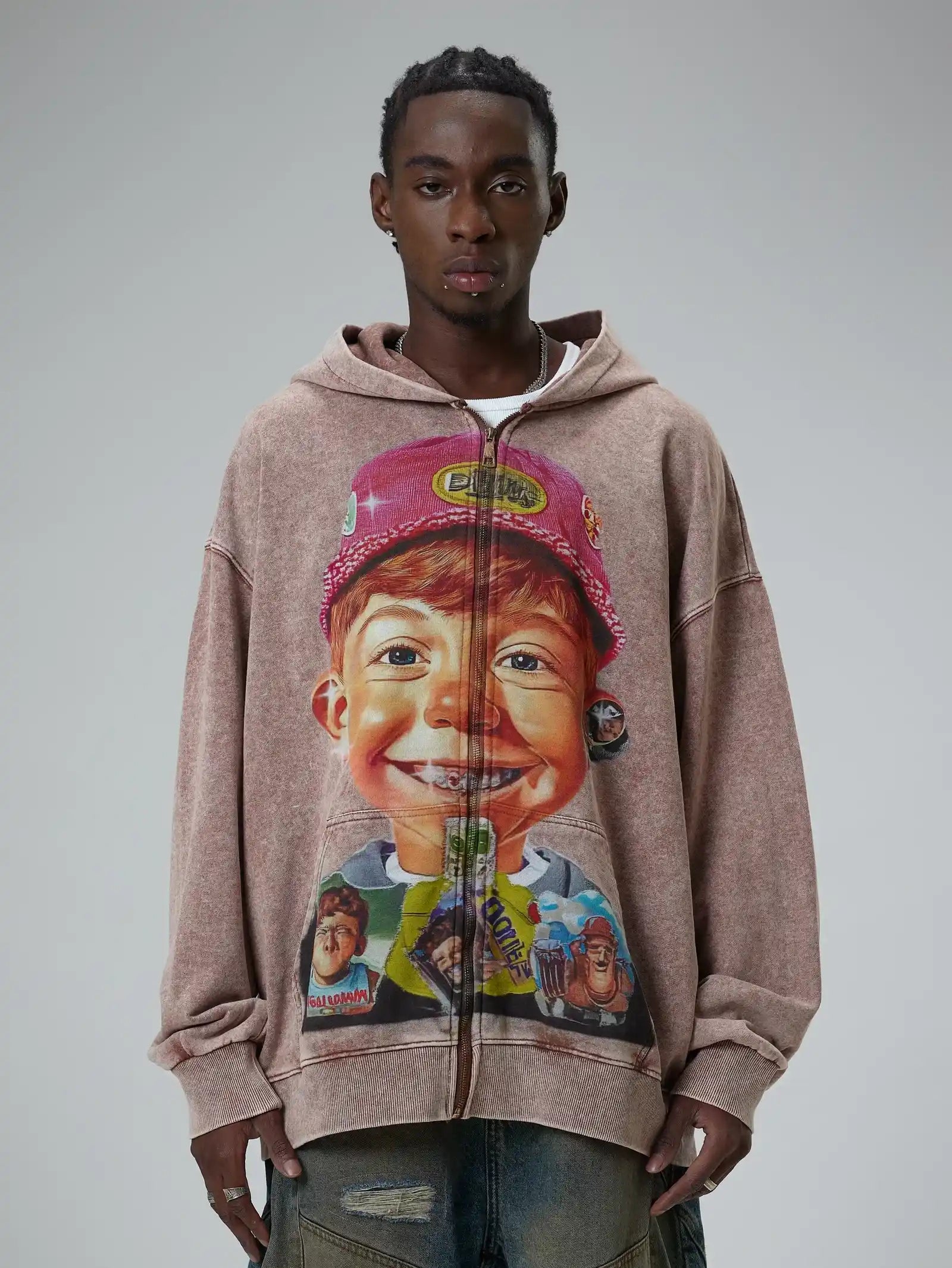 Sudadera retro marrón con dibujo de niño y estampado gráfico