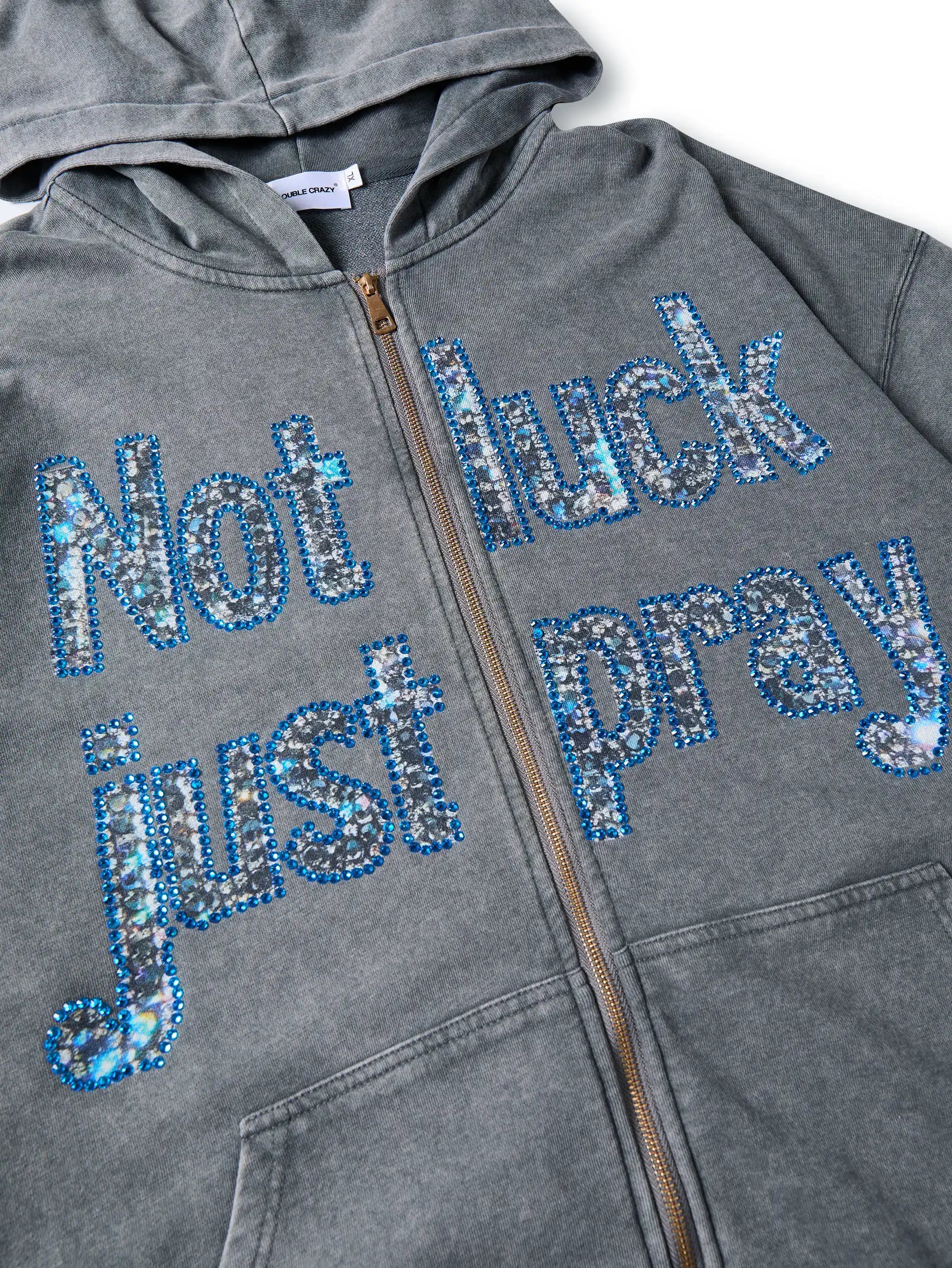 Sudadera con capucha gris Double Crazy con gráfico de texto "Not Luck Just Pray" de cristal