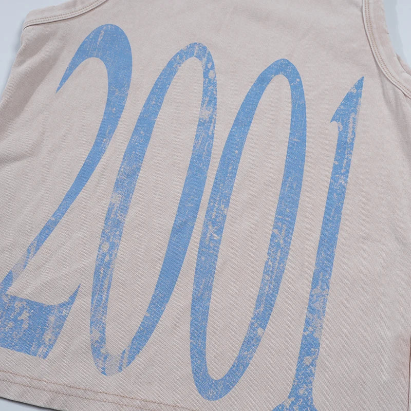 Camiseta sin mangas ajustada efecto envejecido 2001 Y2K-524