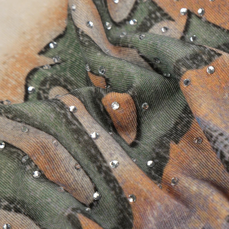 Camiseta corta Boxy con estampado Skyline de L.A. y pedrería-541