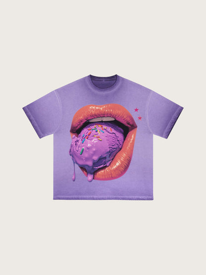 Nouveauté : T-shirt graphique violet avec imprimé crème glacée et lèvres
