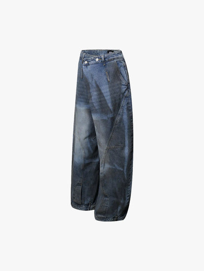 Pantalon cargo large en denim délavé avec décoloration artistique et détails de couture