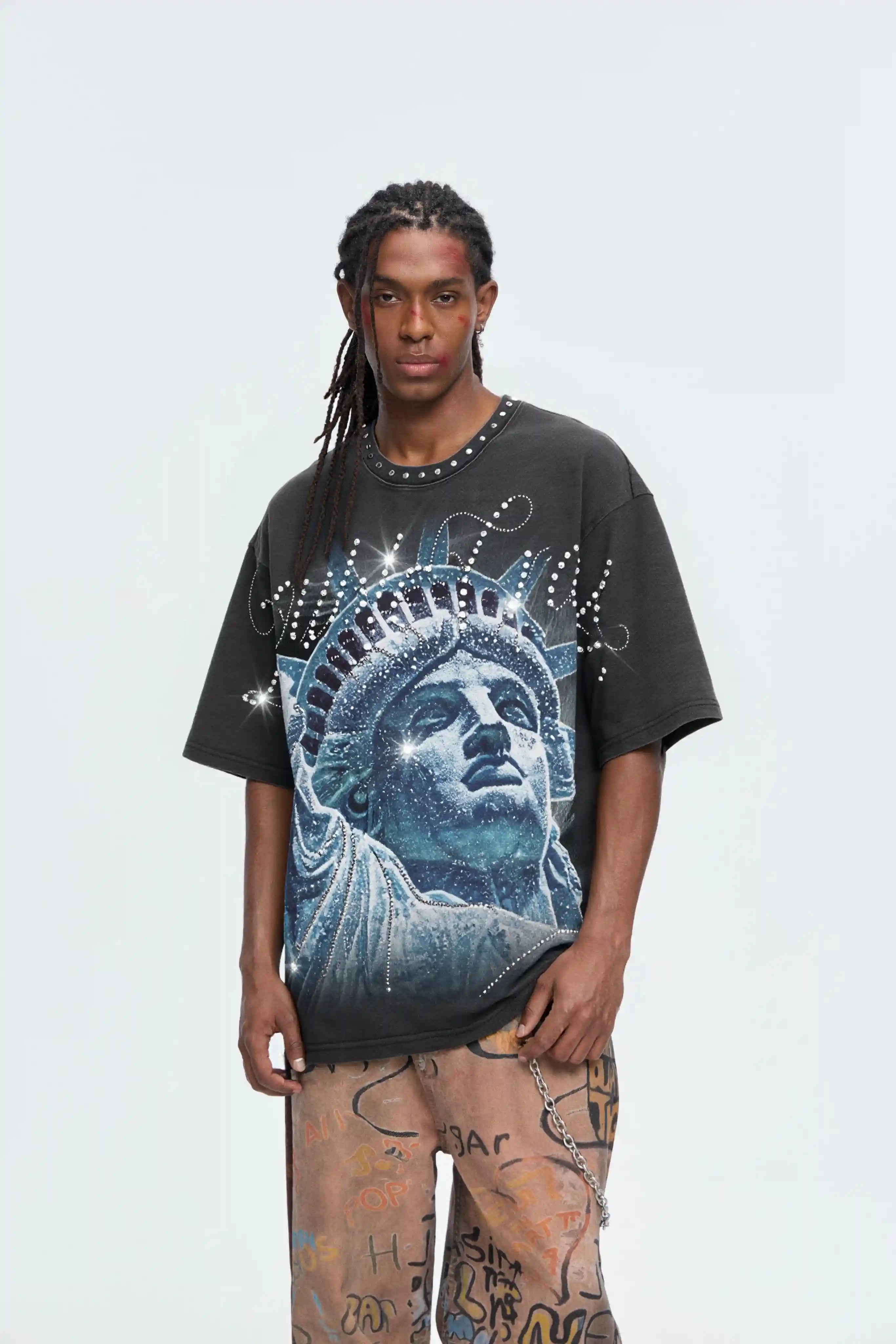 T-shirt graphique Liberty à clous - 554