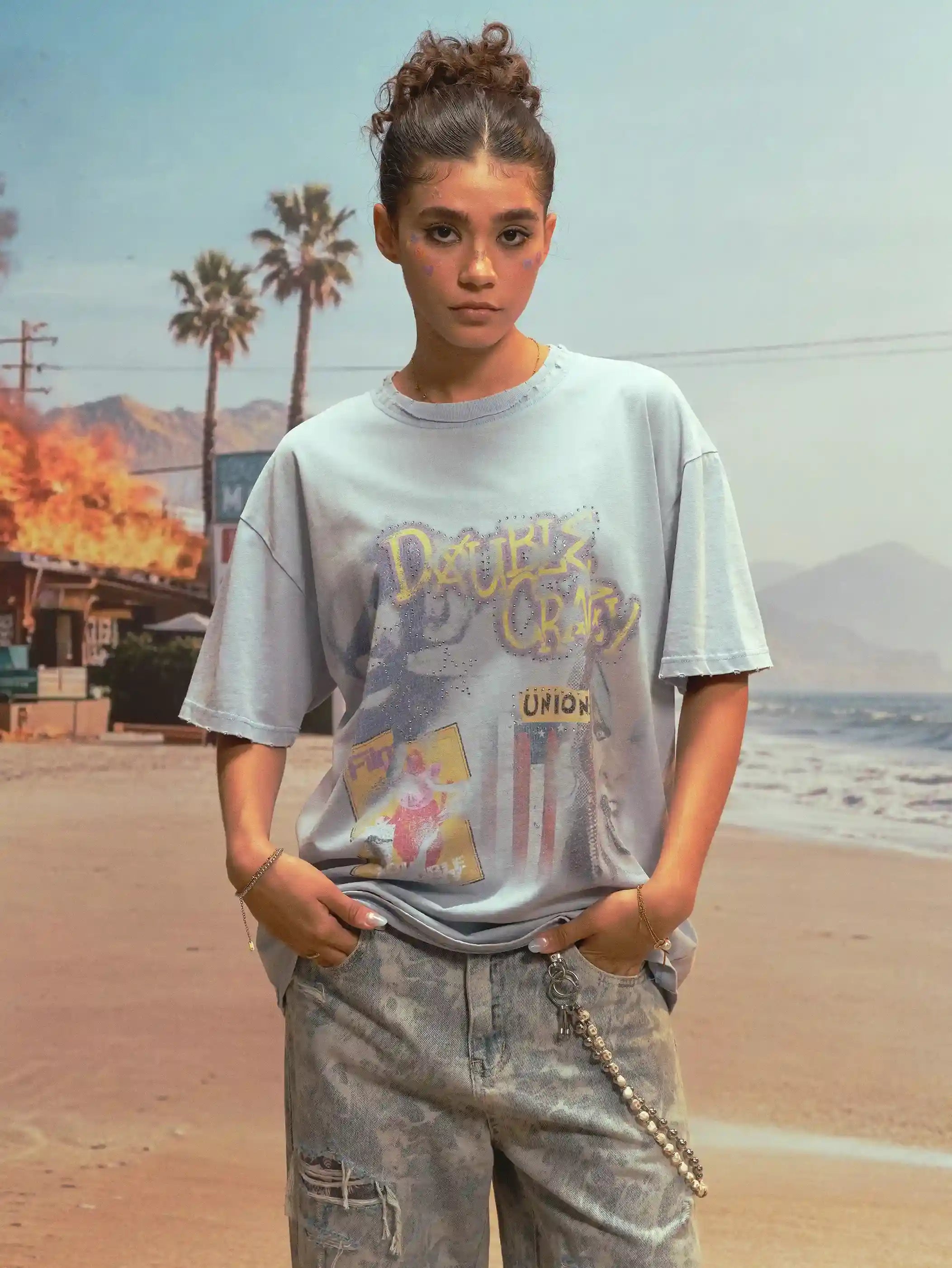 T-shirt délave à strass et collages-471