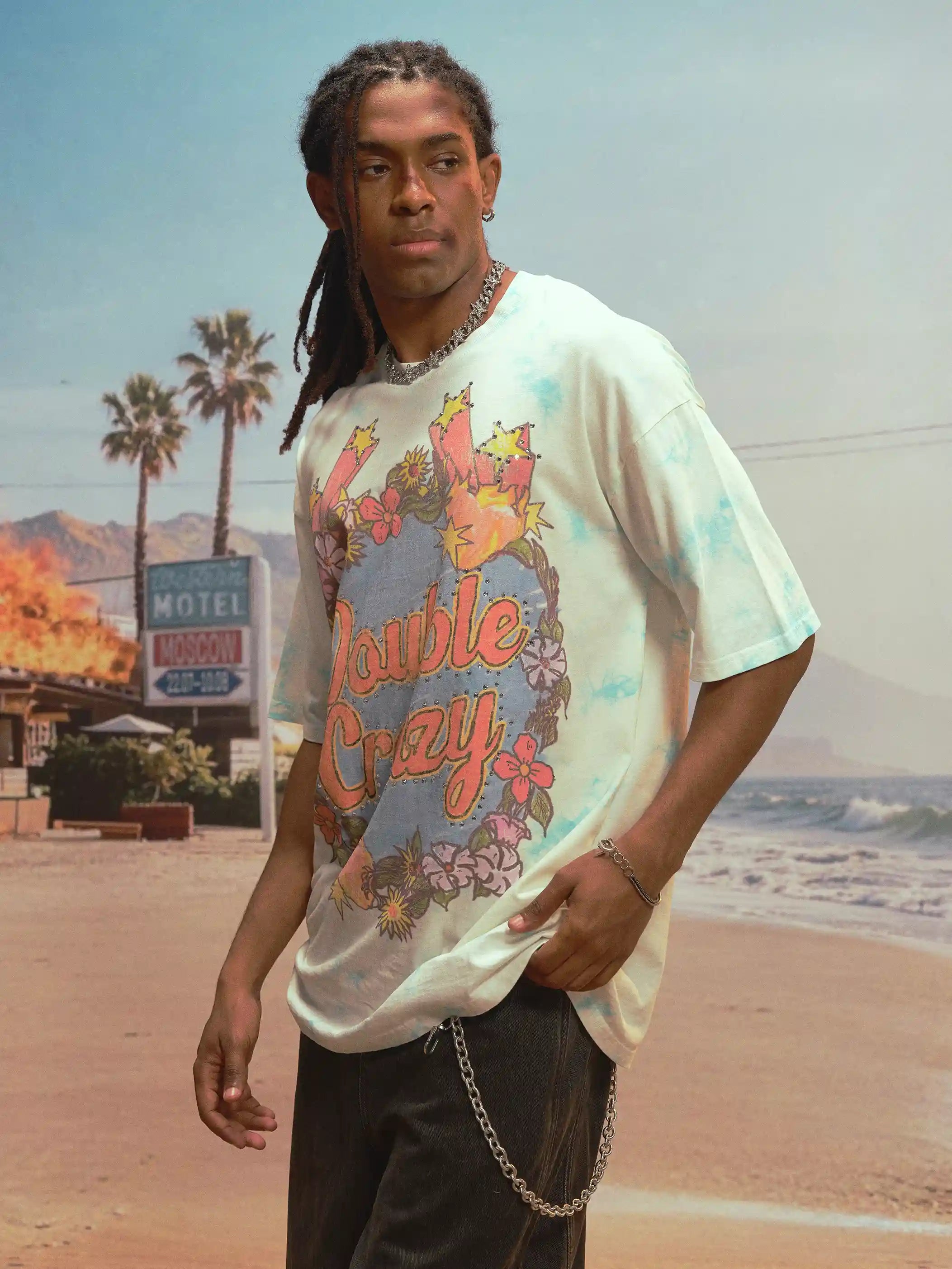 Camiseta con tinte anudado, pedrería floral - 477