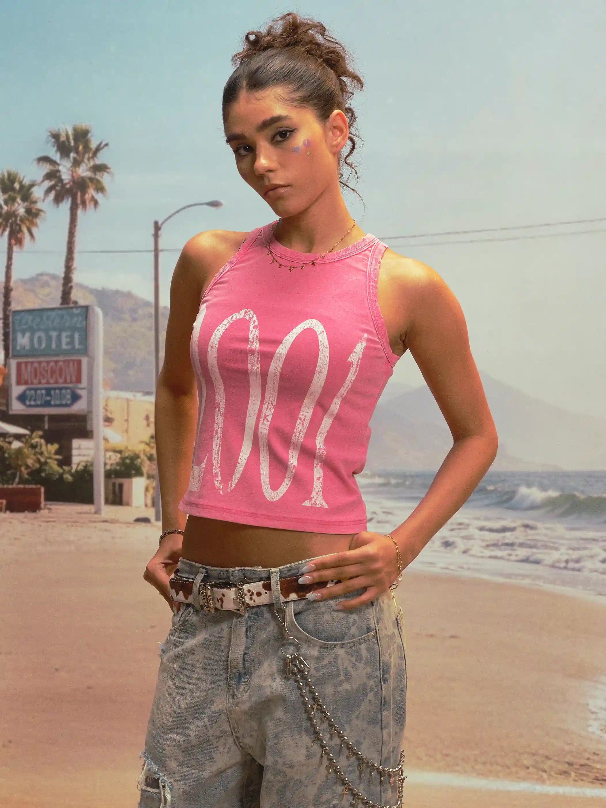 Camiseta sin mangas ajustada efecto envejecido 2001 Y2K-524