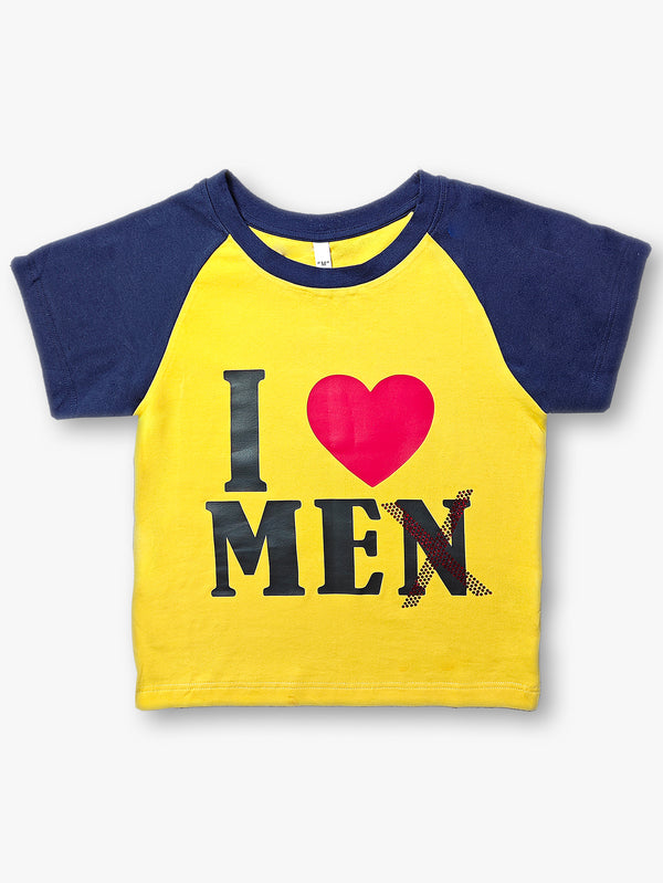 Camiseta en contraste en amarillo vibrante y azul marino con un diseño llamativo que dice "I Love Mex": una prenda divertida y llena de energía