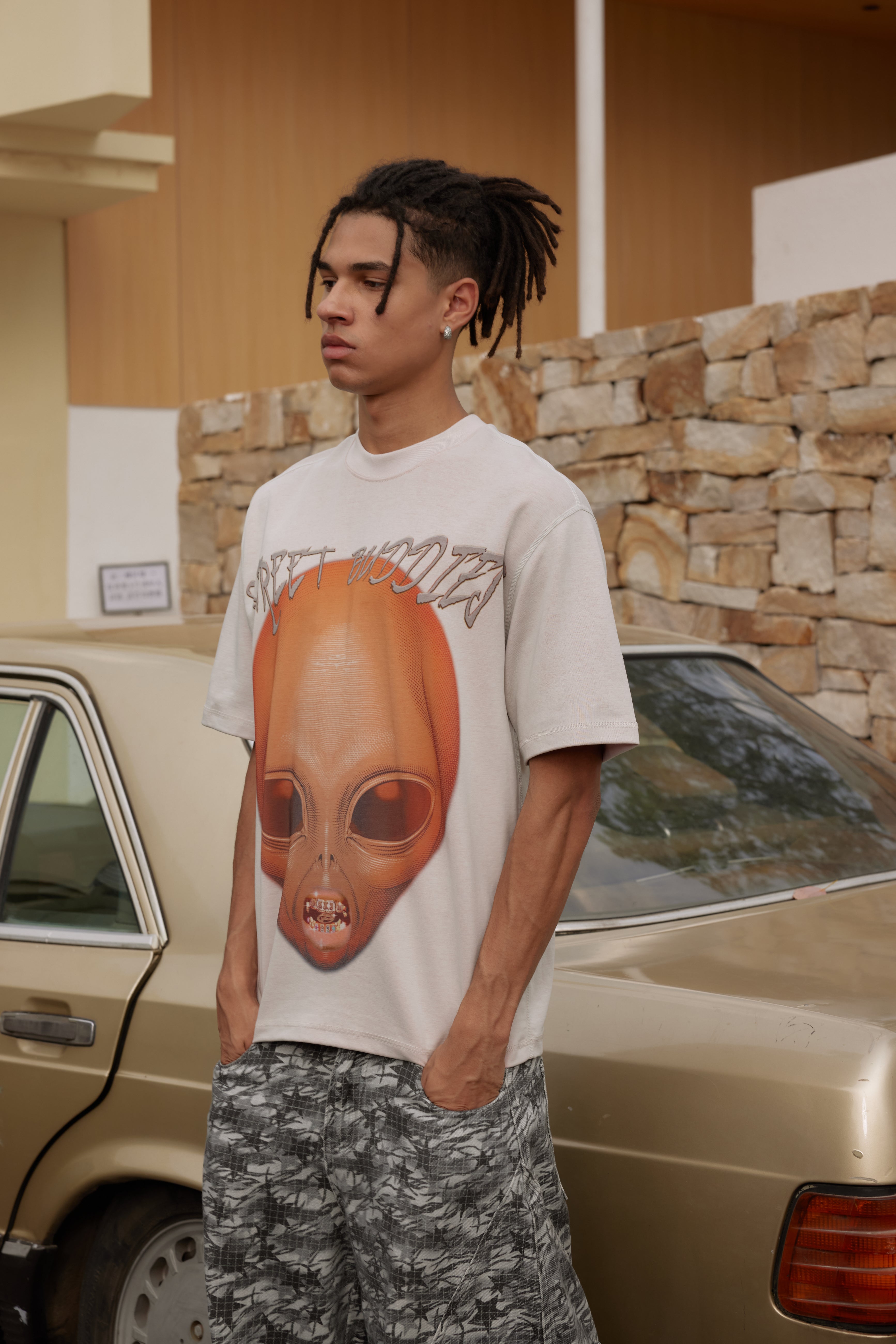 Double-Sided Two-Tone Alien Street Buddies T-shirt-248