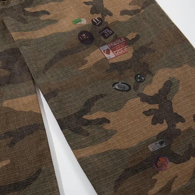 Pantalon cargo déchiqueté à badge camouflage-S1233