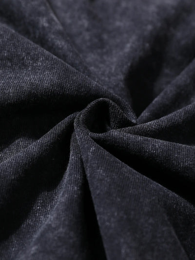 T-shirt graphique audacieux avec lèvres rouges et détails de balle pour un style streetwear tendance